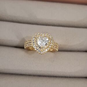 Multi diamonds heart shape ring